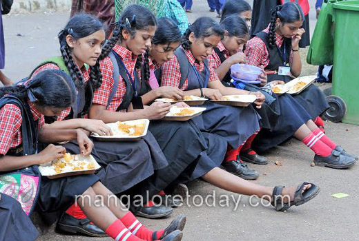 ’Makkala Habba’ at Pillikula makes children hop in happiness on first day 1